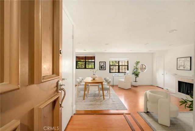 698 S Berendo 206, Los Angeles, CA 90005