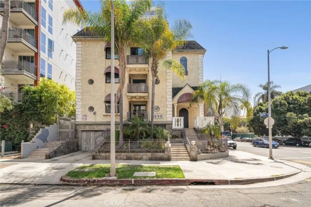 698 S Berendo 206, Los Angeles, CA 90005