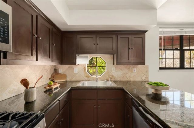 698 S Berendo 206, Los Angeles, CA 90005