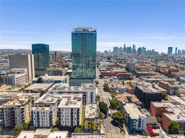 698 S Berendo 206, Los Angeles, CA 90005