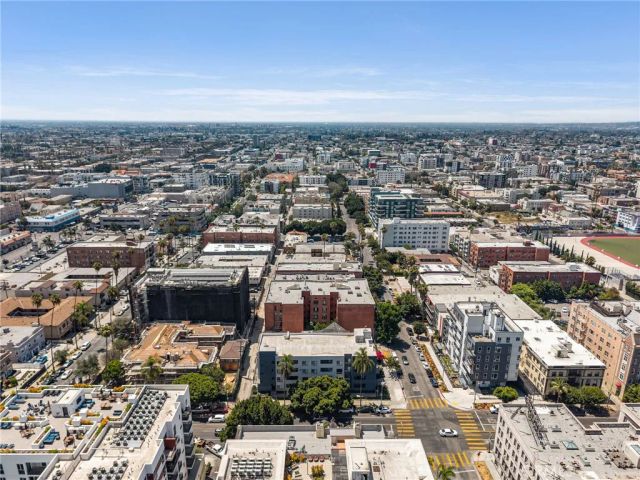 698 S Berendo 206, Los Angeles, CA 90005