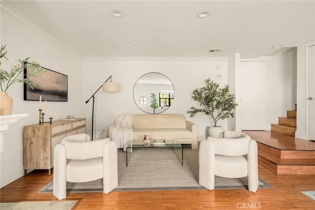698 S Berendo 206, Los Angeles, CA 90005