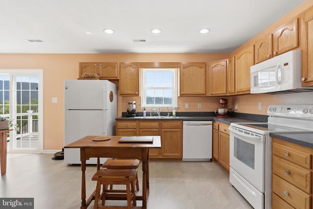 508 THOMPSON ST, Strasburg, VA 22657