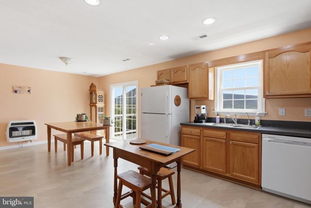 508 THOMPSON ST, Strasburg, VA 22657
