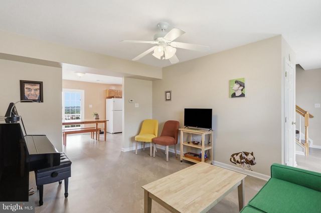 508 THOMPSON ST, Strasburg, VA 22657