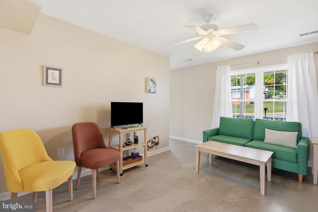 508 THOMPSON ST, Strasburg, VA 22657