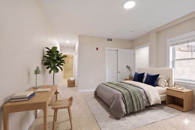 321 Hammond Pond Pkwy 103, Brookline, MA 02467