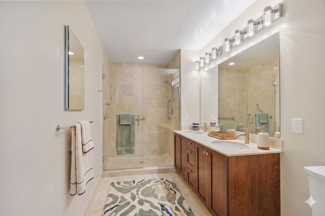 321 Hammond Pond Pkwy 103, Brookline, MA 02467