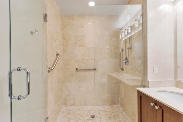 321 Hammond Pond Pkwy 103, Brookline, MA 02467