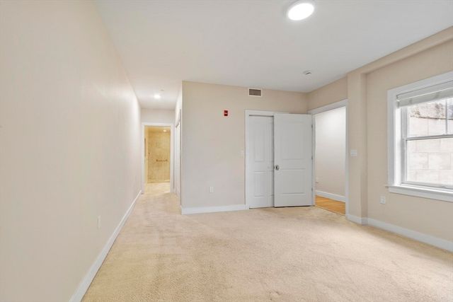 321 Hammond Pond Pkwy 103, Brookline, MA 02467
