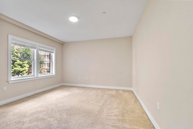321 Hammond Pond Pkwy 103, Brookline, MA 02467