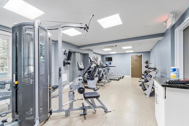 321 Hammond Pond Pkwy 103, Brookline, MA 02467