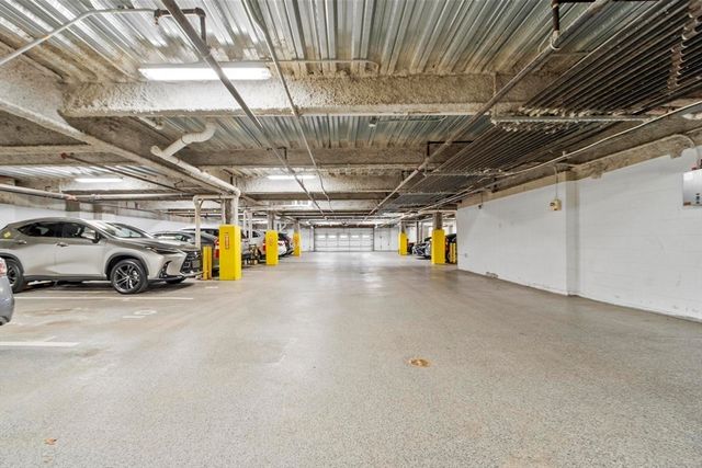 321 Hammond Pond Pkwy 103, Brookline, MA 02467