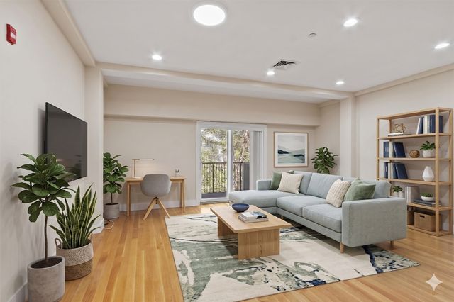 321 Hammond Pond Pkwy 103, Brookline, MA 02467