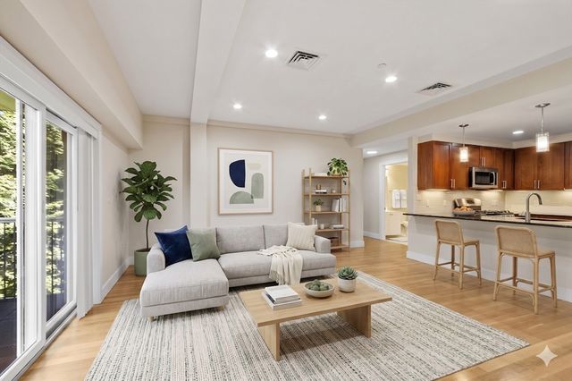321 Hammond Pond Pkwy 103, Brookline, MA 02467