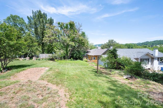 39 Bartlett Street, Asheville, NC 28801