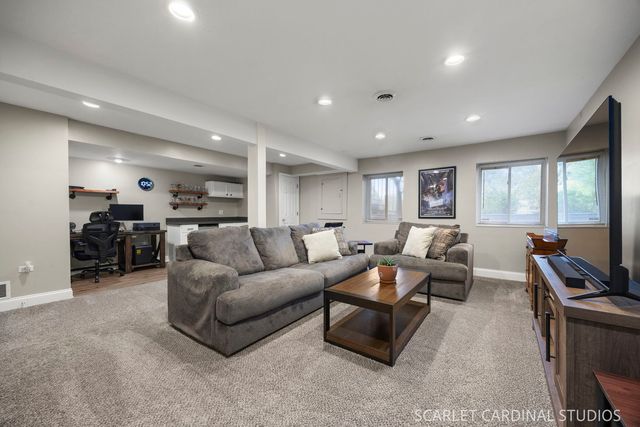 2256 Stoughton Drive, Aurora, IL 60502