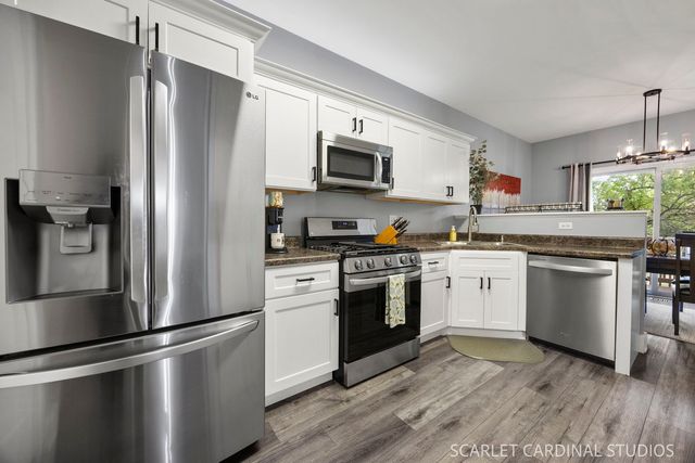 2256 Stoughton Drive, Aurora, IL 60502
