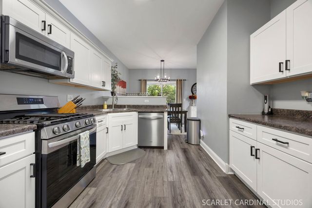 2256 Stoughton Drive, Aurora, IL 60502