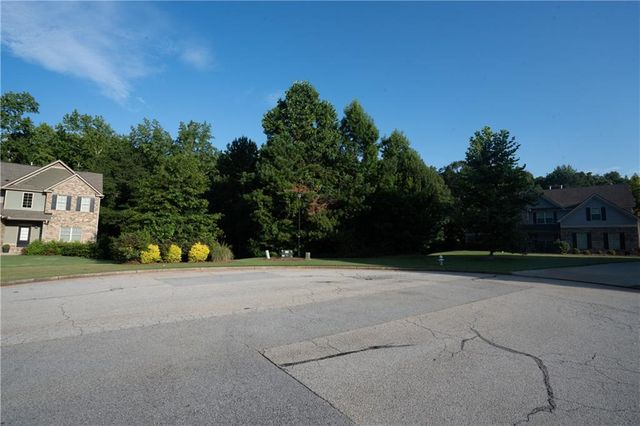 305 Vantage Point, Locust Grove, GA 30248