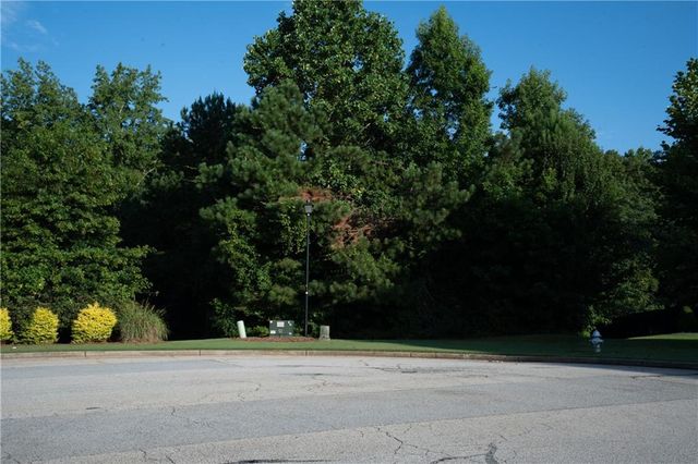 305 Vantage Point, Locust Grove, GA 30248