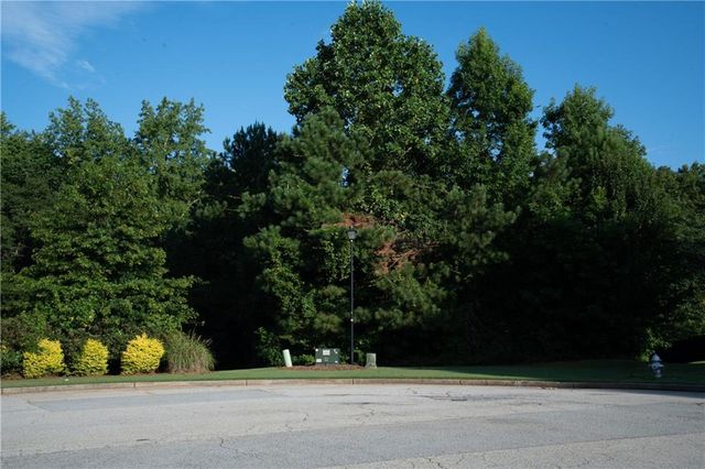 305 Vantage Point, Locust Grove, GA 30248