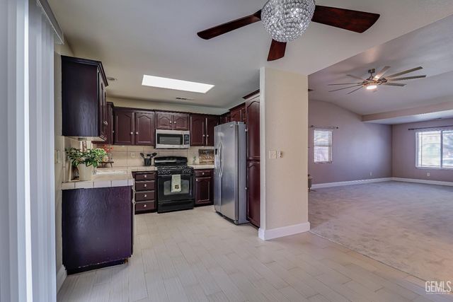 4602 Sun Devils Avenue, Bakersfield, CA 93313