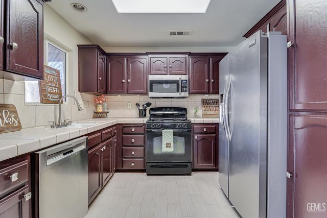 4602 Sun Devils Avenue, Bakersfield, CA 93313