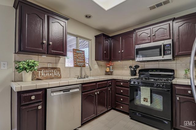 4602 Sun Devils Avenue, Bakersfield, CA 93313