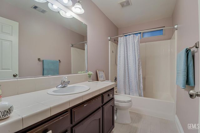 4602 Sun Devils Avenue, Bakersfield, CA 93313
