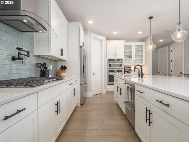 15628 QUARRY Rd, Lake Oswego, OR 97035