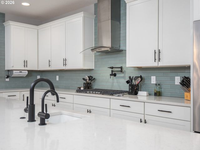 15628 QUARRY Rd, Lake Oswego, OR 97035