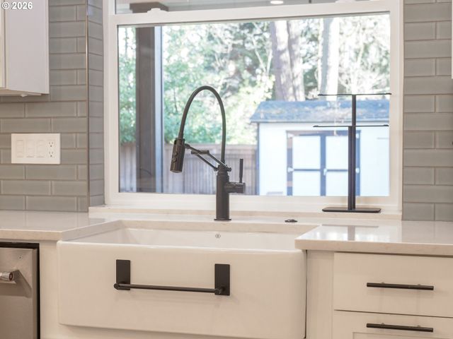 15628 QUARRY Rd, Lake Oswego, OR 97035