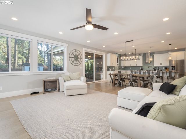 15628 QUARRY Rd, Lake Oswego, OR 97035