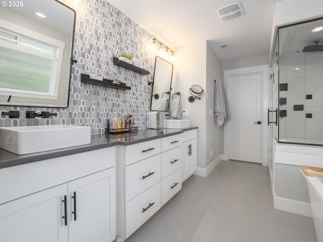 15628 QUARRY Rd, Lake Oswego, OR 97035