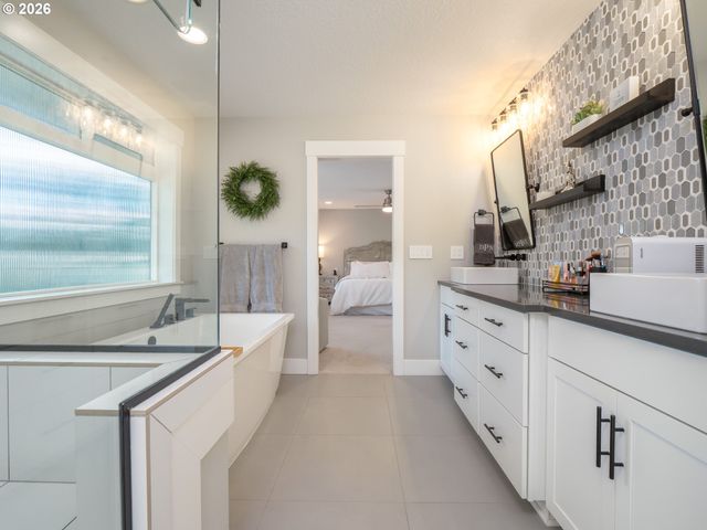 15628 QUARRY Rd, Lake Oswego, OR 97035