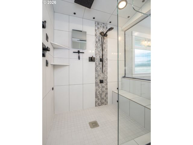 15628 QUARRY Rd, Lake Oswego, OR 97035