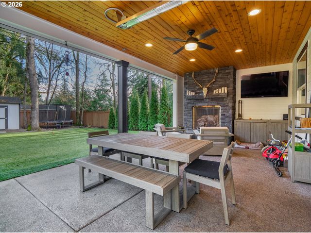 15628 QUARRY Rd, Lake Oswego, OR 97035