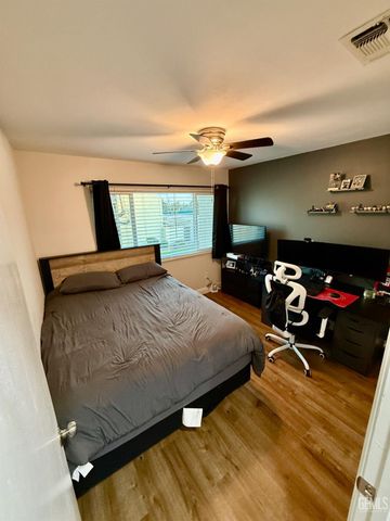 930 Olive Drive 26, Bakersfield, CA 93308