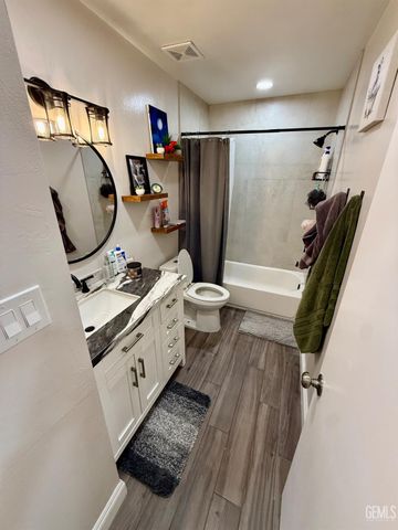 930 Olive Drive 26, Bakersfield, CA 93308