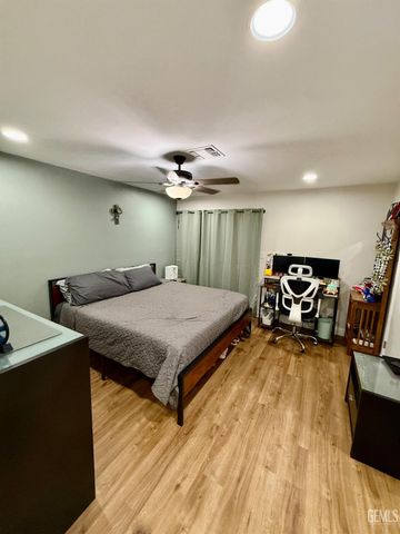 930 Olive Drive 26, Bakersfield, CA 93308