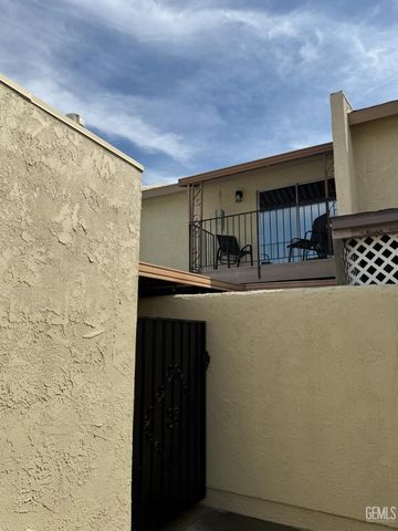 930 Olive Drive 26, Bakersfield, CA 93308