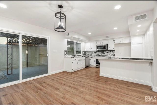 930 Olive Drive 26, Bakersfield, CA 93308