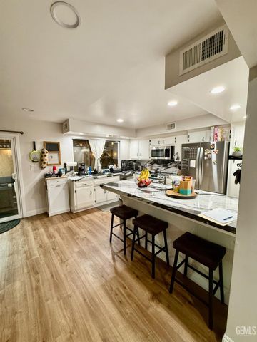 930 Olive Drive 26, Bakersfield, CA 93308