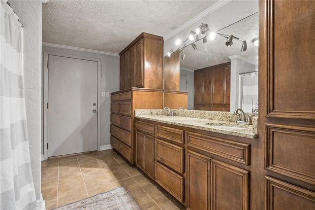 116 Sunset Dr, Mathis, TX 78368