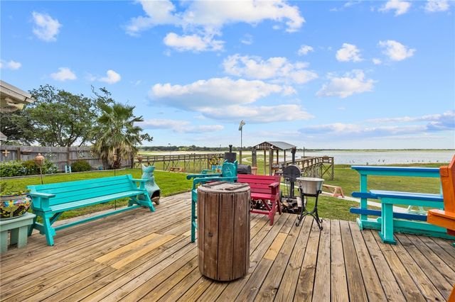 116 Sunset Dr, Mathis, TX 78368