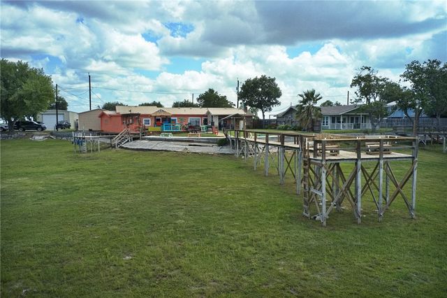 116 Sunset Dr, Mathis, TX 78368