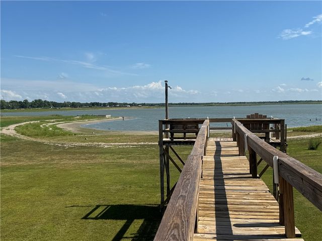 116 Sunset Dr, Mathis, TX 78368