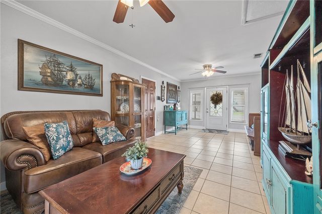 116 Sunset Dr, Mathis, TX 78368