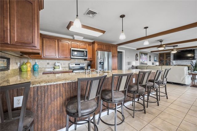 116 Sunset Dr, Mathis, TX 78368